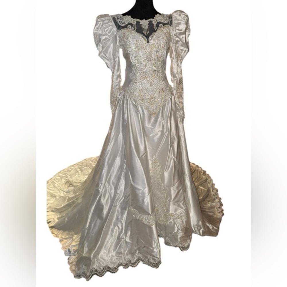 Vtg 1980s Beaded Pearl Lace Wedding Gown long Train satin lightweight Size 8 - Picture 6 of 16